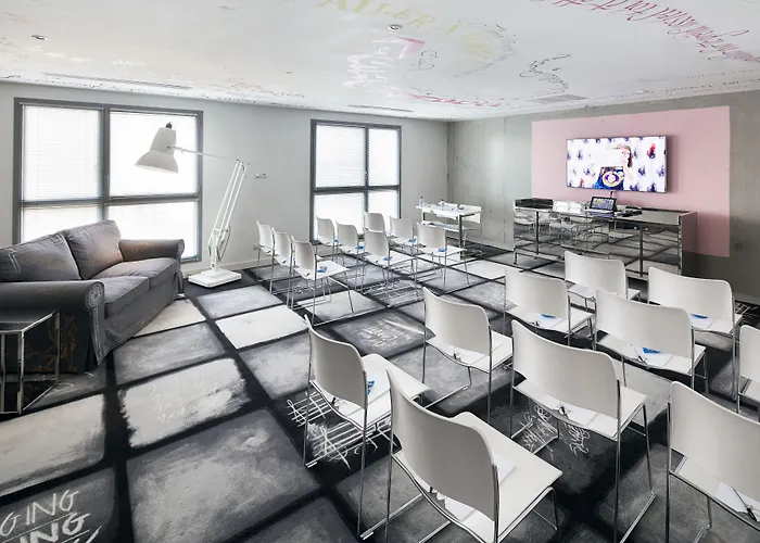 Hotel Mama Shelter 3*