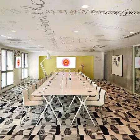 מלון Mama Shelter